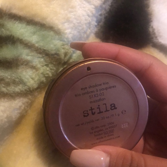 Eyeshadow - Picture 2 of 2